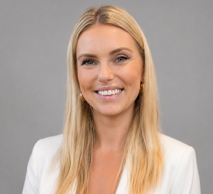 Helene, Admin & Social Media